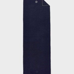Manduka Yogitoes Hot Yoga Mat Towel in Midnight